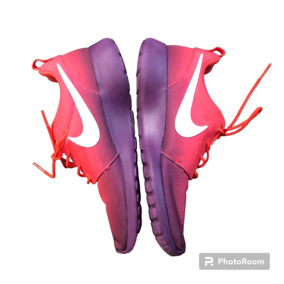 Nike Roshe Run Ombre Sneakers Womens Size 7.5 Crimson to Grape - Picture 1 of 6